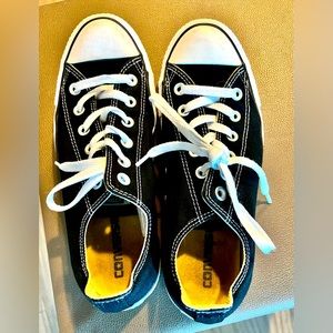 Converse Chuck Taylor All Star Classic Low Top UNISEX Women - 9, Men - 7